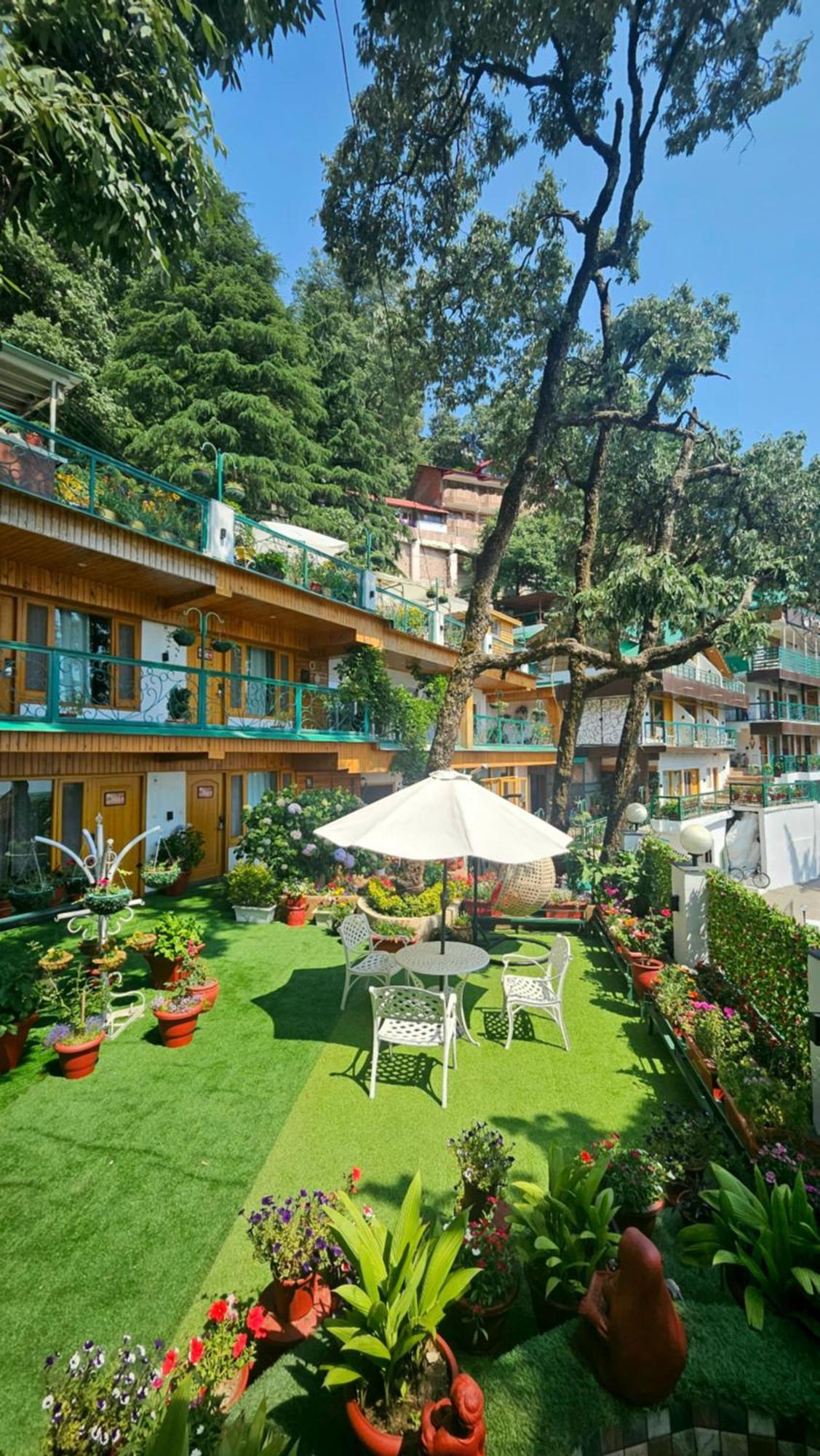 Mongas Hotel & Resort Dalhousie Exterior photo